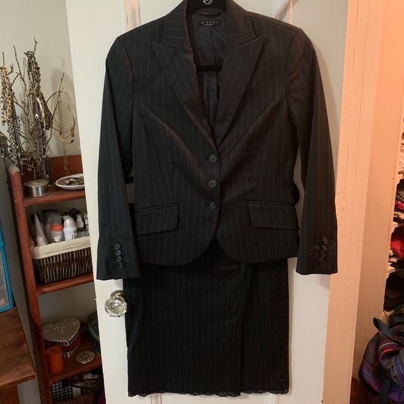 Sisley women’s pinstripe 2pc Suit - Picture 1 of 6